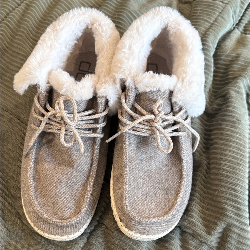 Women's Gray/Tan Faux Fur Lined Slippers